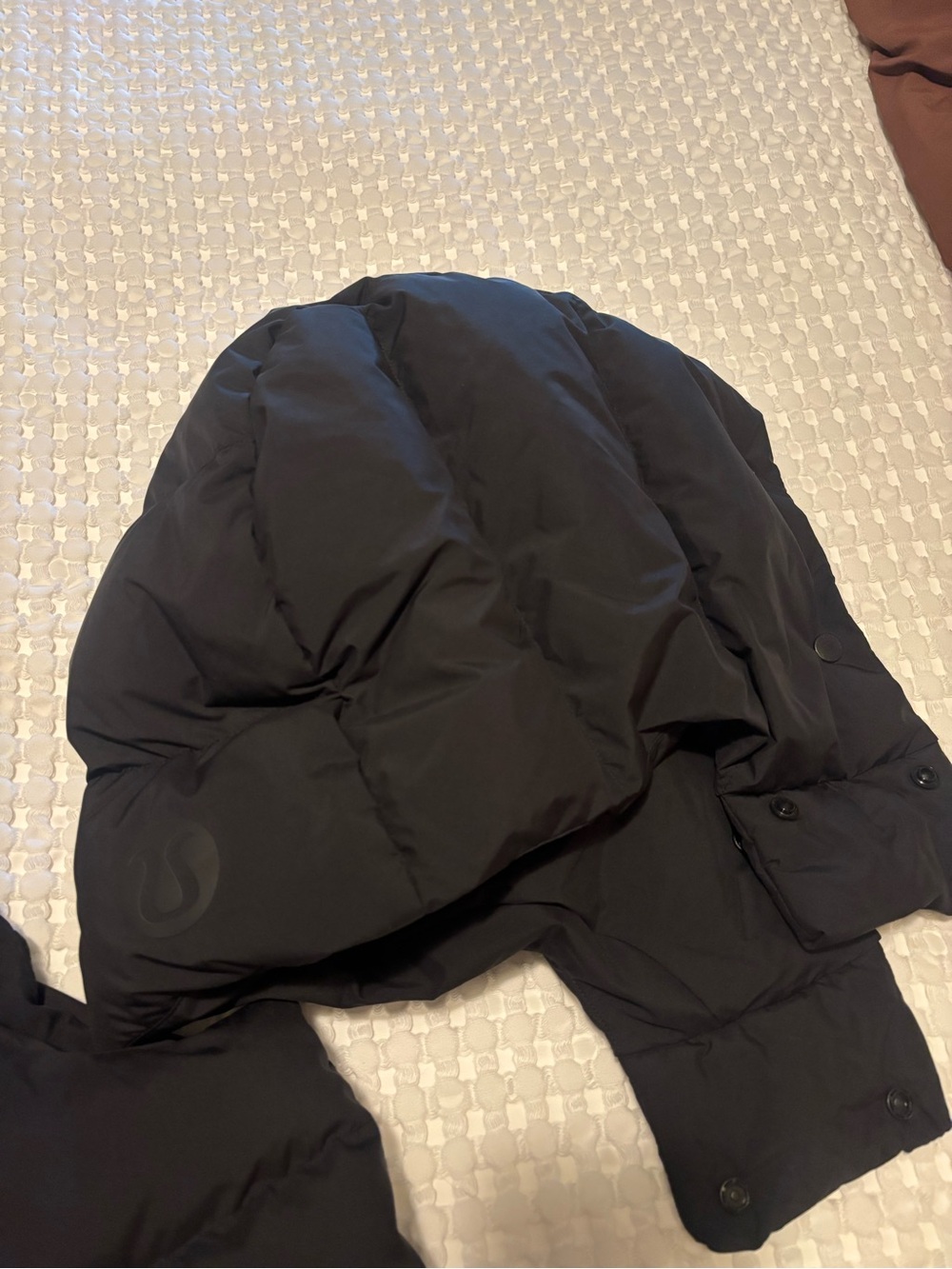 Cropped Black Puffer Vest - Picture 3 of 3